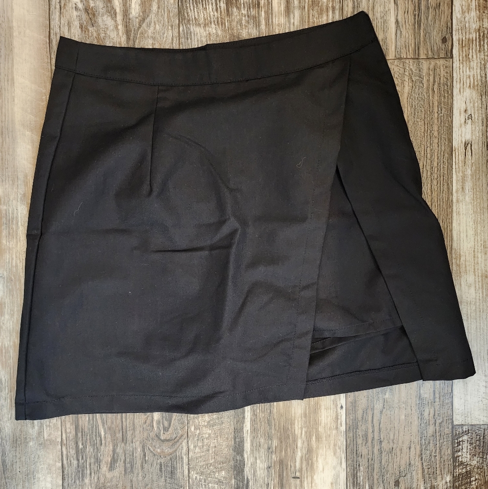 Black mini skirt with high slit